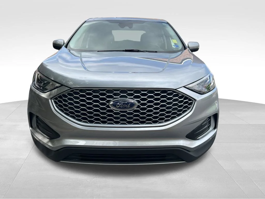Used 2024 Silver Ford SEL image 9