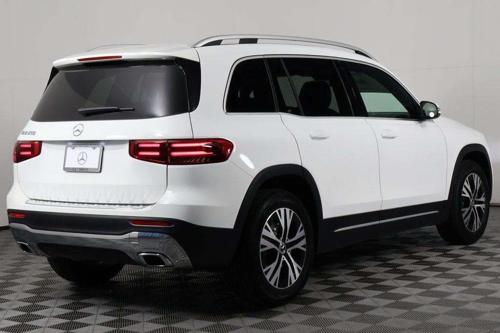 New 2026 Polar White Mercedes-Benz GLB 250 image 12