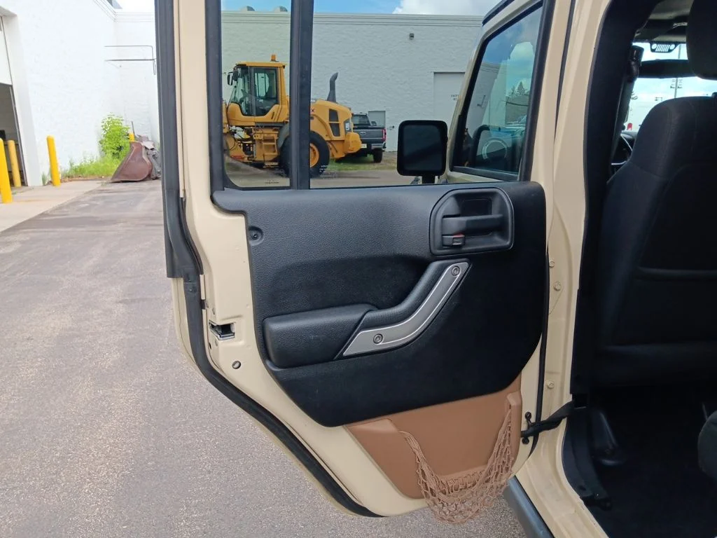 Used 2011 Sahara Tan Clearcoat Jeep Unlimited Rubicon image 38