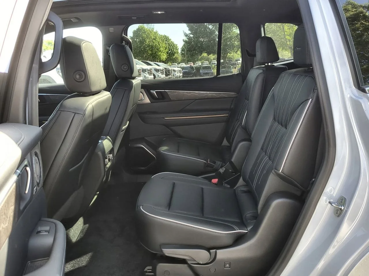 New 2026 Iridescent White Tricoat Buick Avenir image 26
