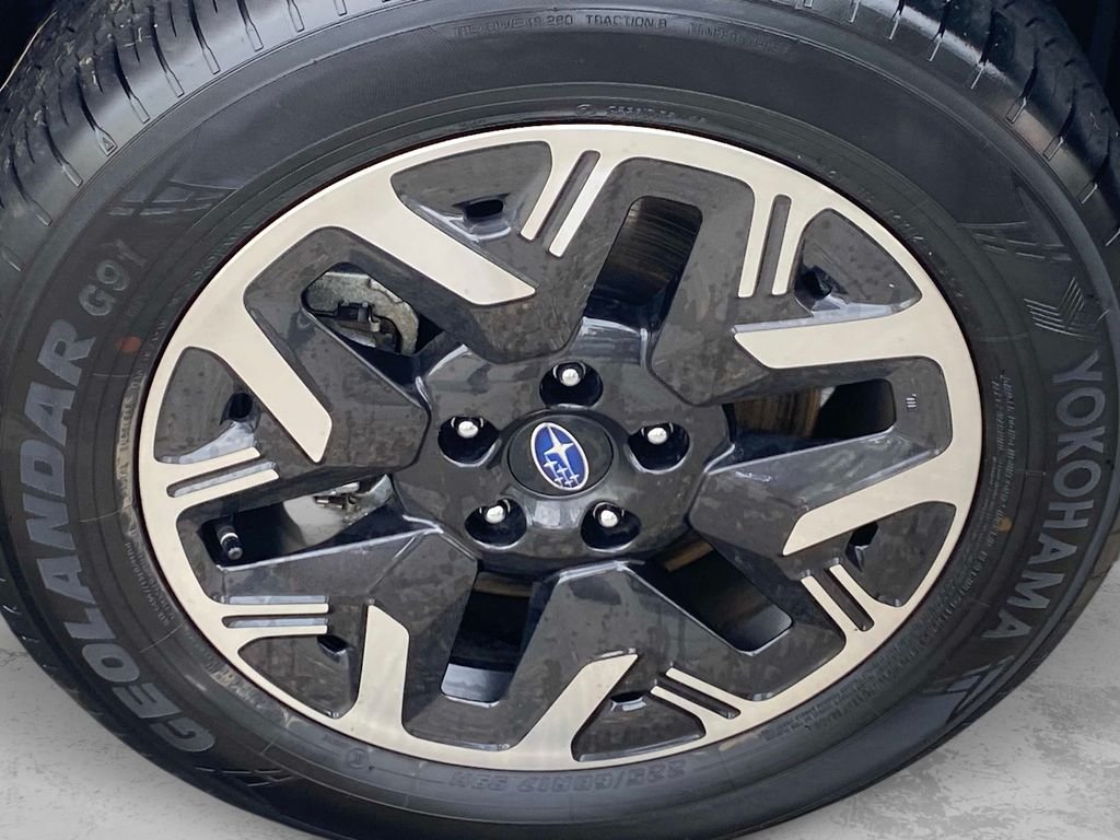 Used 2025 White Subaru Base image 22