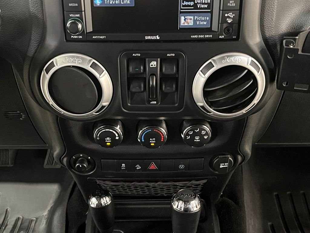 Used 2015 Silver Jeep Unlimited Rubicon image 23
