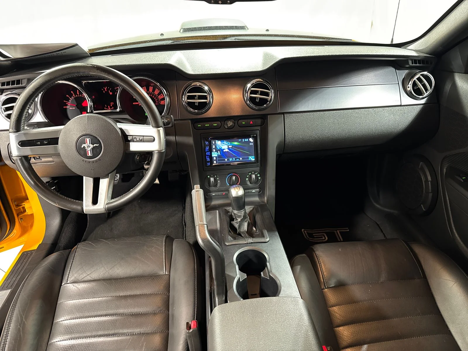Used 2007  Ford GT Premium image 4