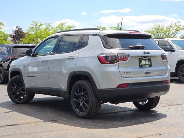 New 2026 Silver Zynith Metallic Clear-Coat Exterior Paint Jeep Latitude image 23