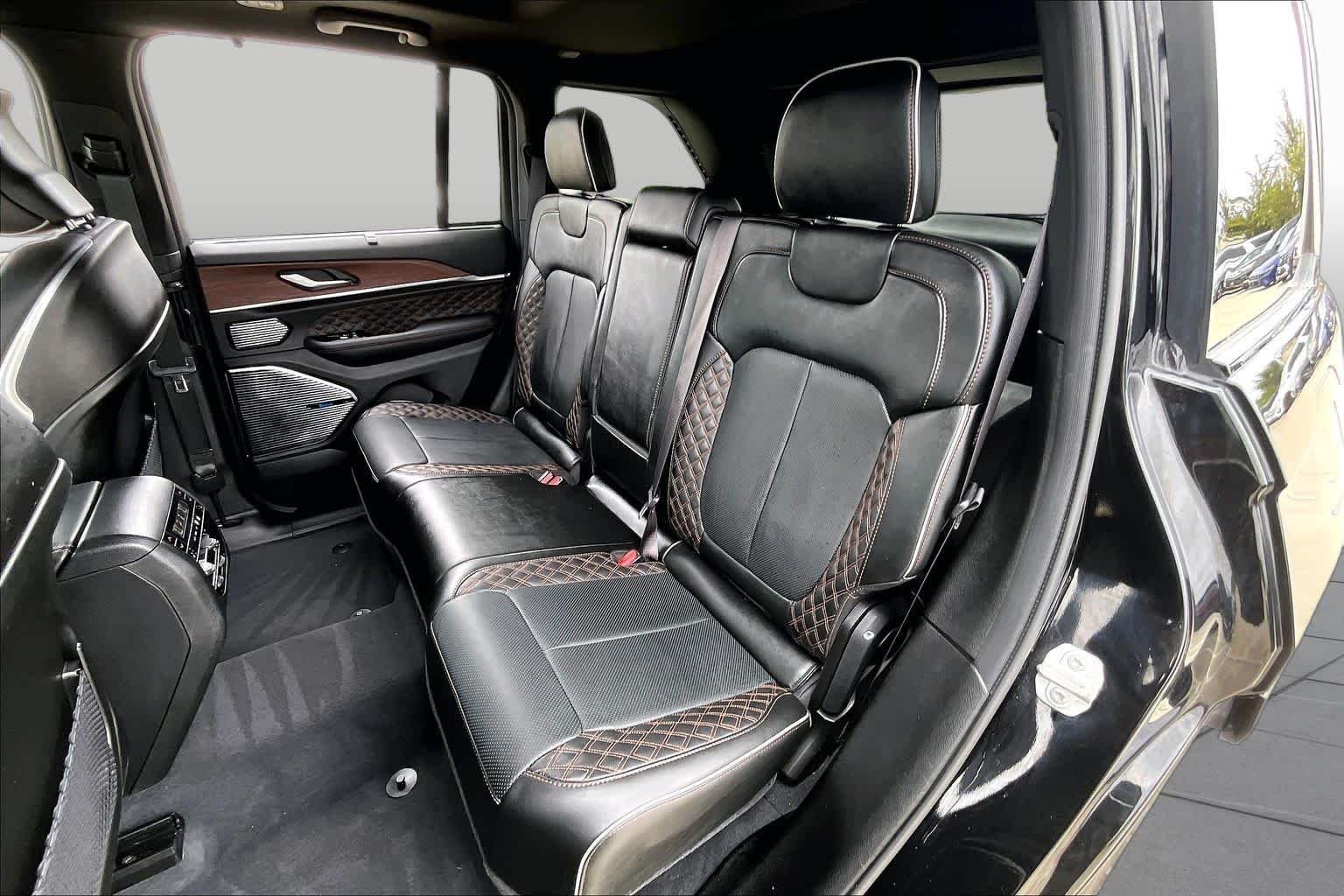 Used 2023 Diamond Black Crystal Pearlcoat Jeep Summit image 21