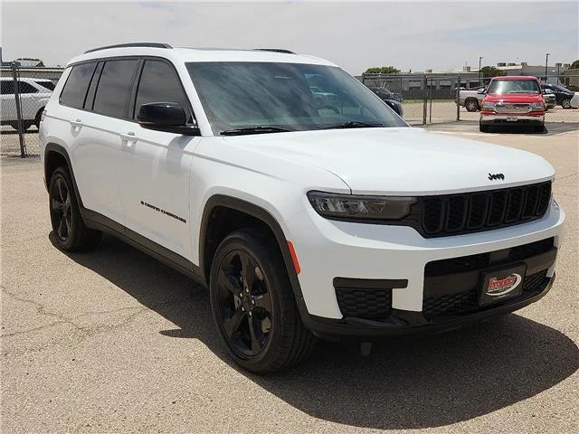 Used 2023 White Jeep Altitude 4x4 image 6