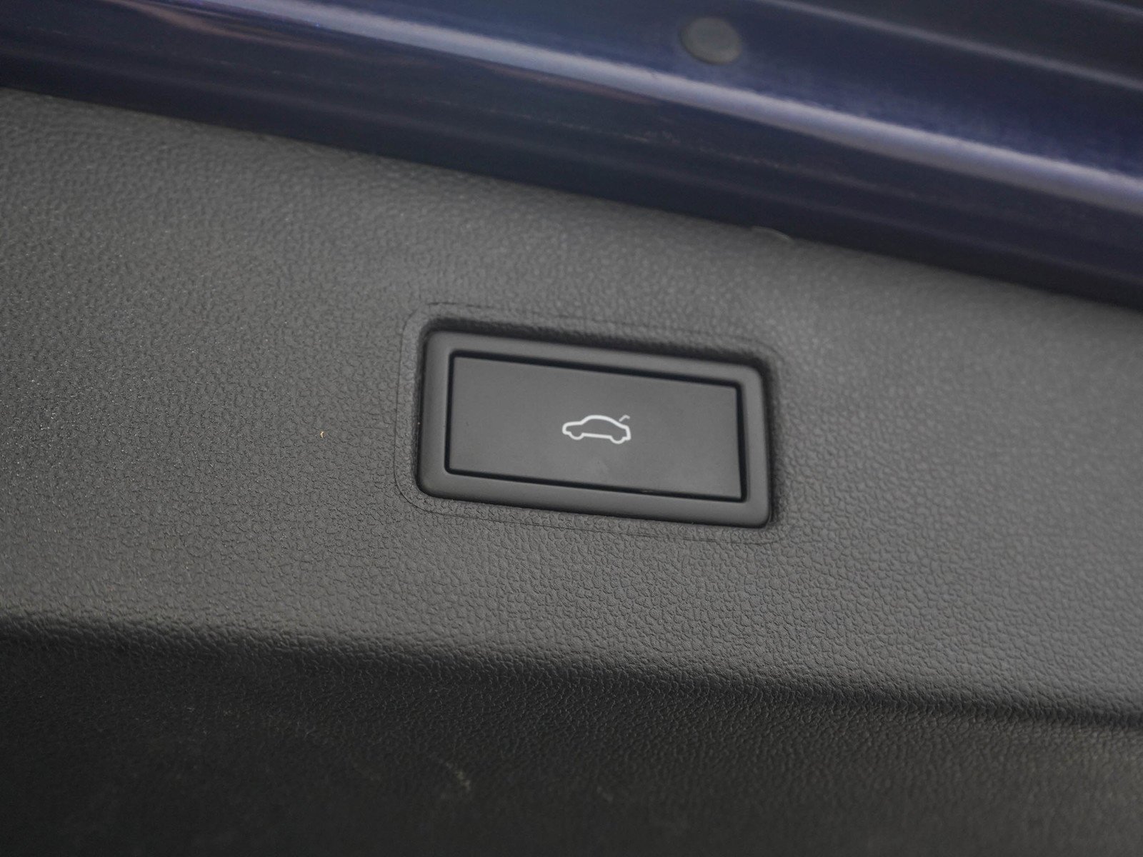 Used 2024  Volkswagen SEL R-Line image 11