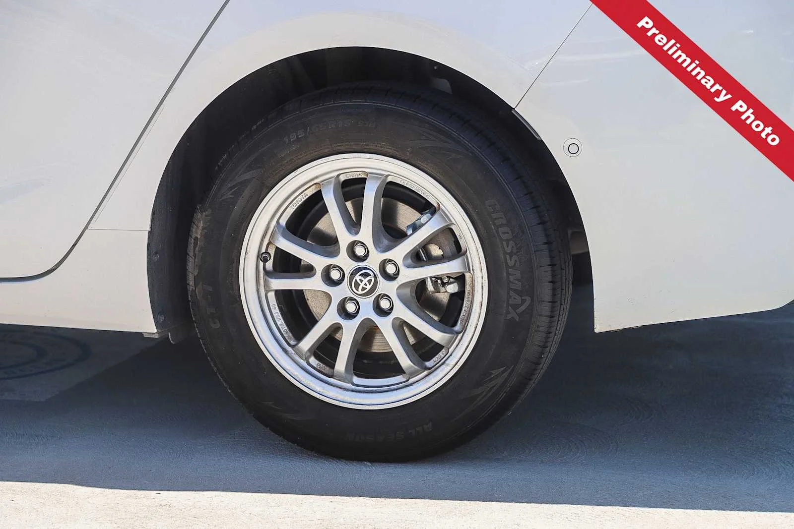 Used 2020 Super White Toyota LE image 12