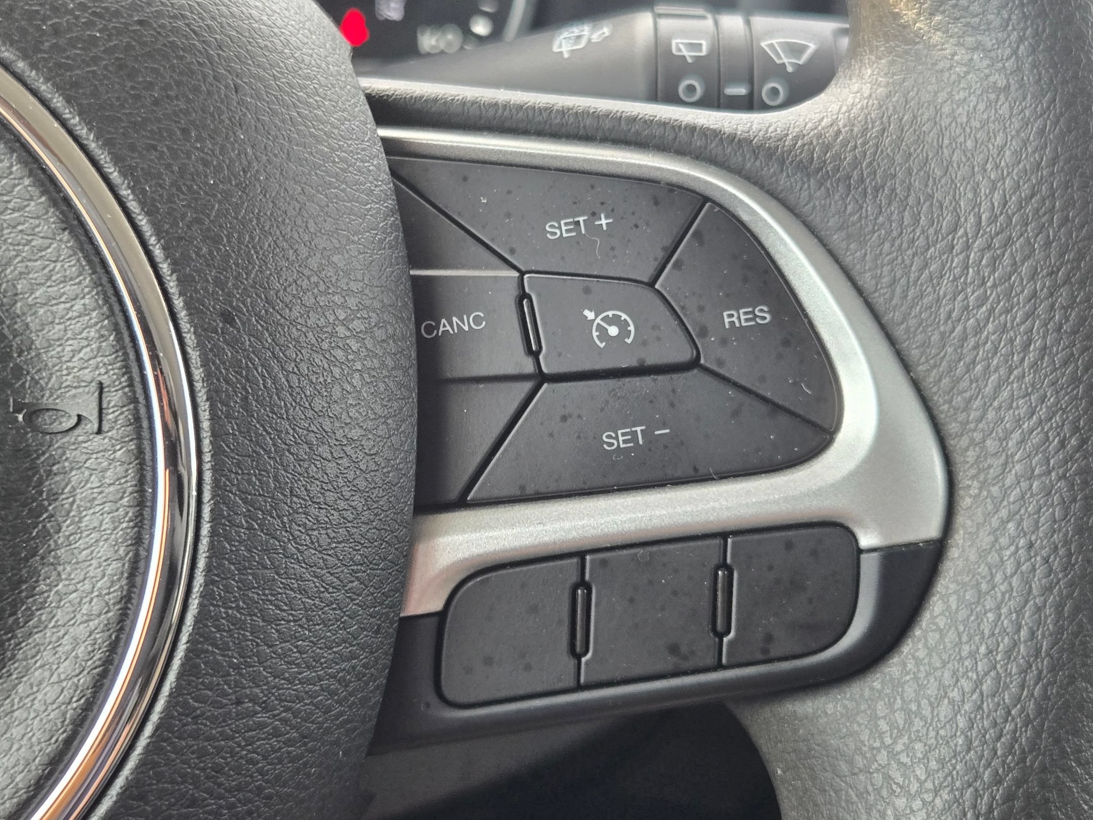 Used 2023 Alpine White Clearcoat Jeep Latitude image 28