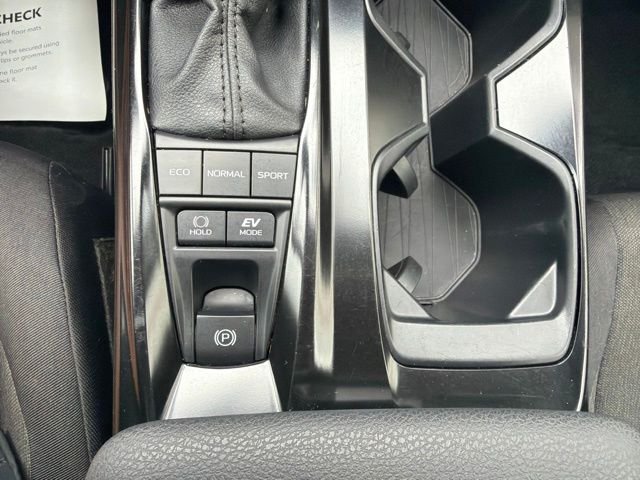 Used 2025 White Toyota LE image 40