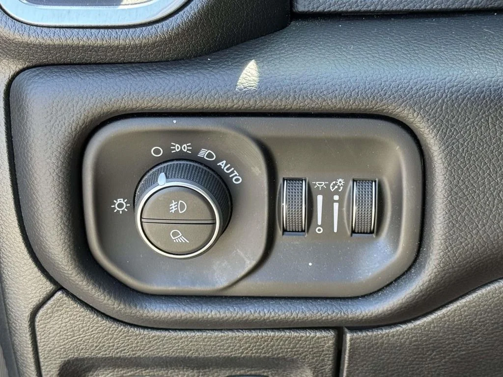 Used 2026  Ram Laramie image 27
