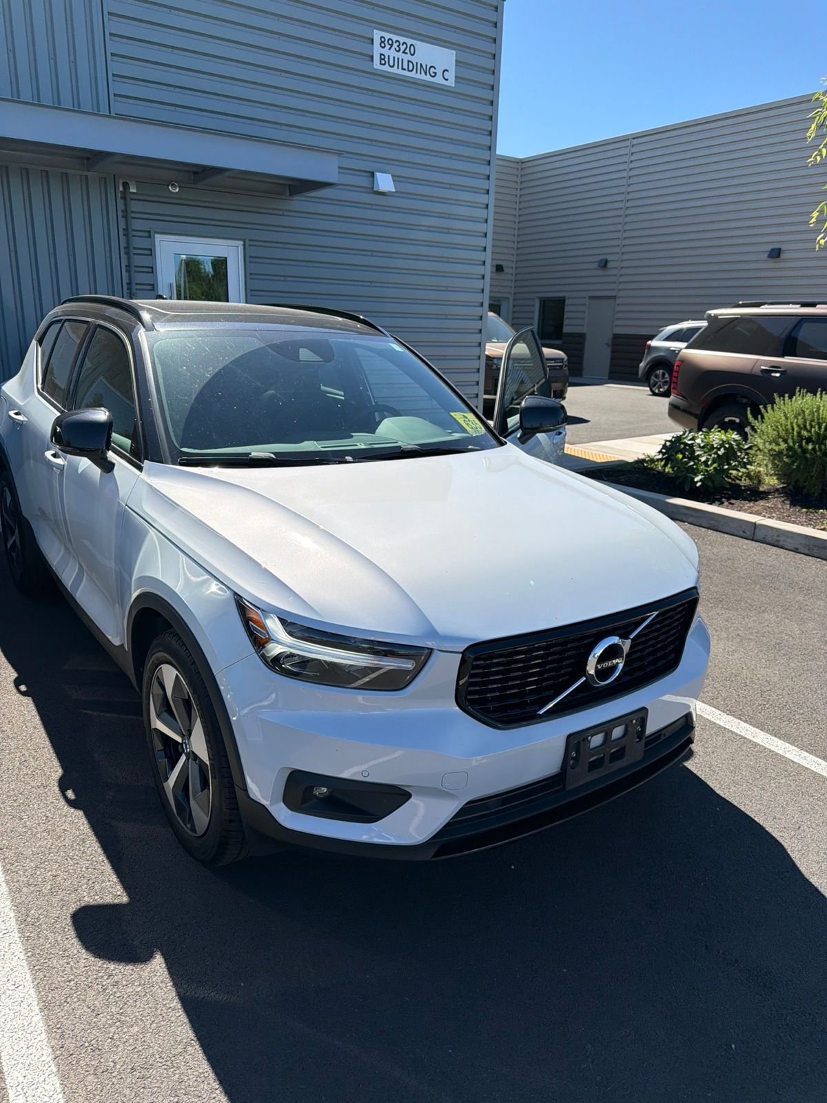 Used 2020 Silver Volvo R-Design image 2