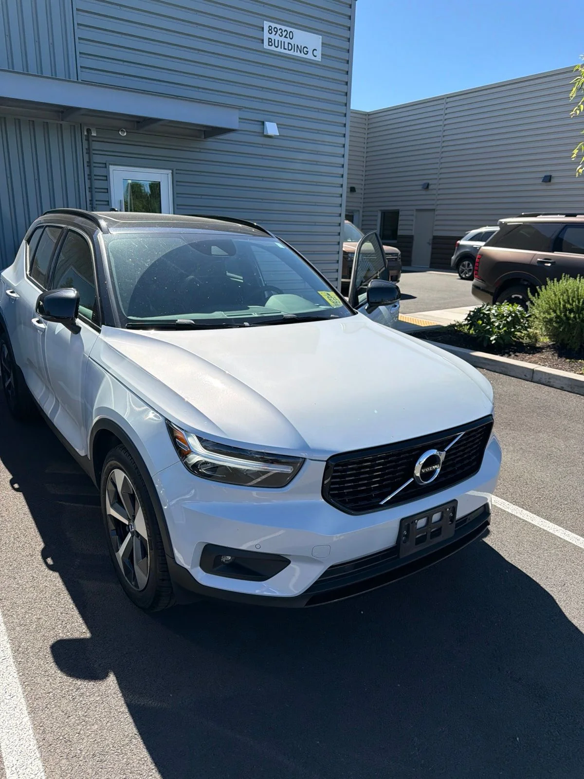 Used 2020 Silver Volvo R-Design image 2