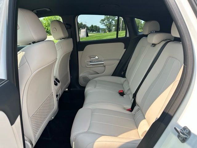 New 2026 Polar White Mercedes-Benz GLA 250 image 18