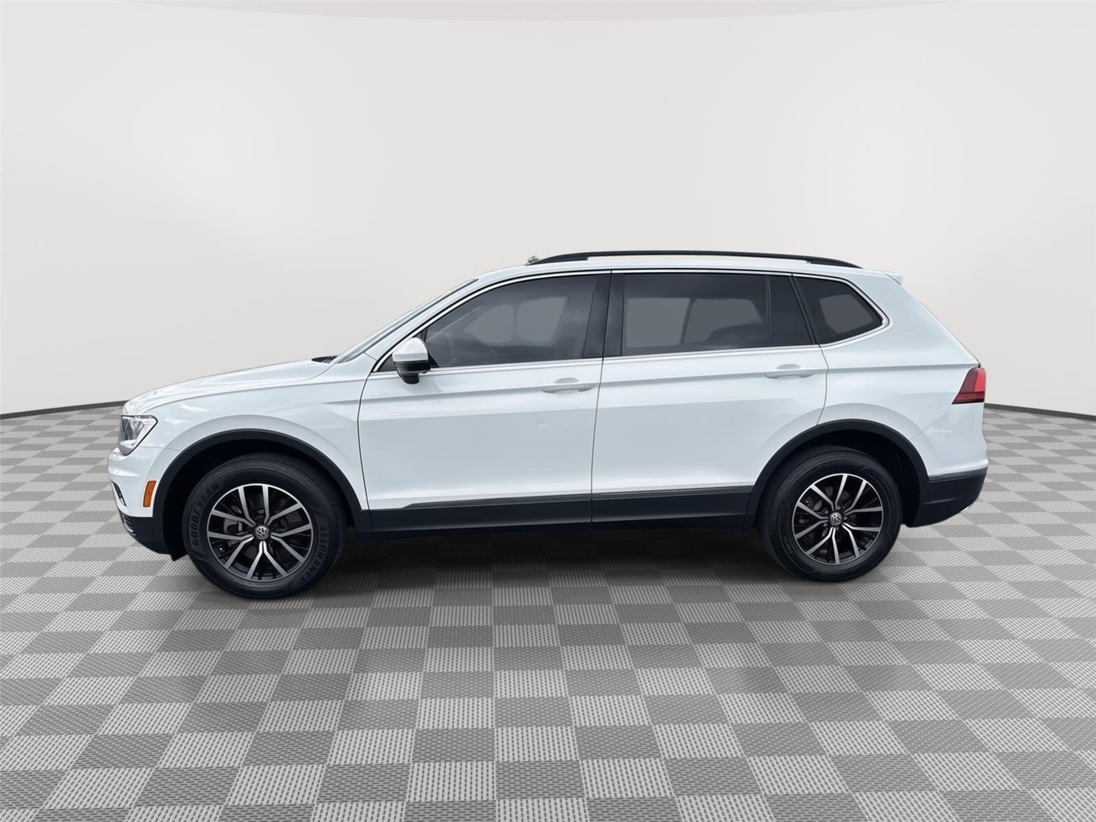 Used 2021 Pure White Volkswagen SE image 11