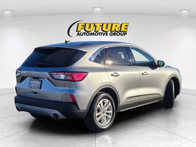 Used 2022 Silver Ford SE image 4