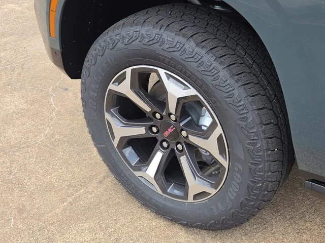 2026 GMC Yukon AT4 Ultimate - Photo 9