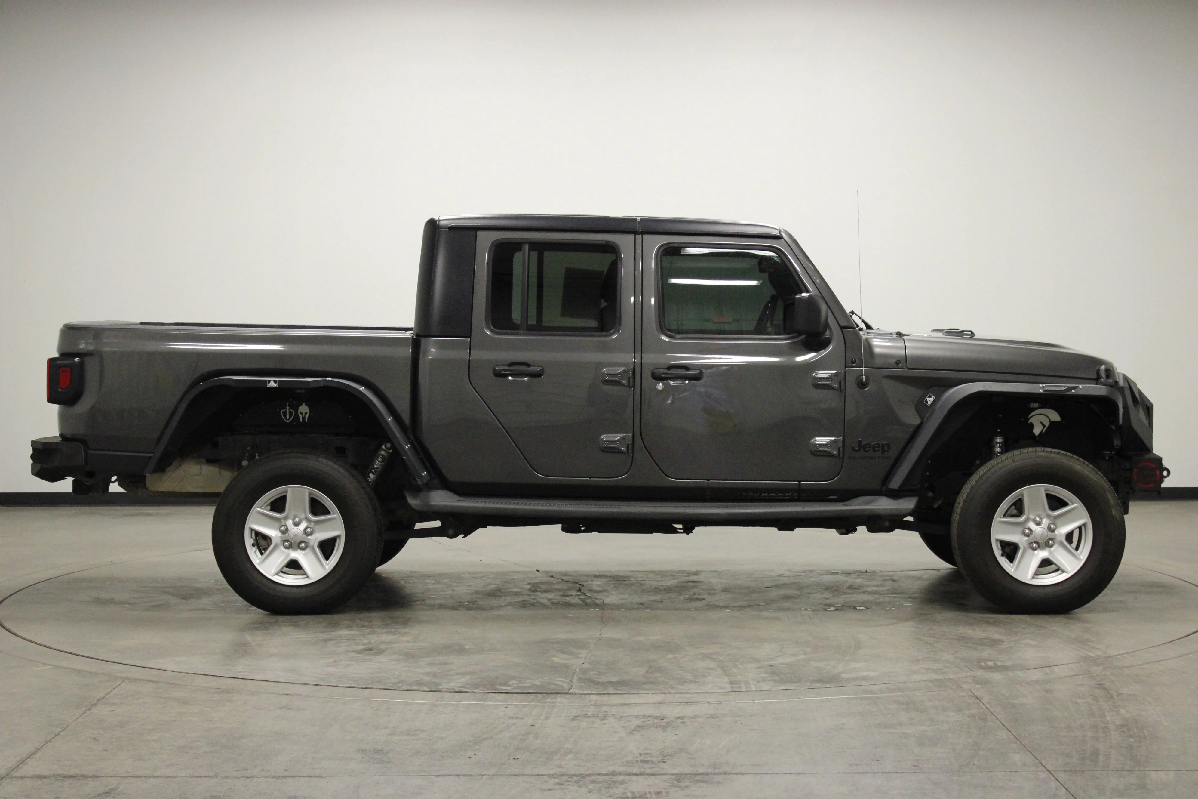 Used 2022 Granite Crystal Metallic Clearcoat Jeep Sport image 9