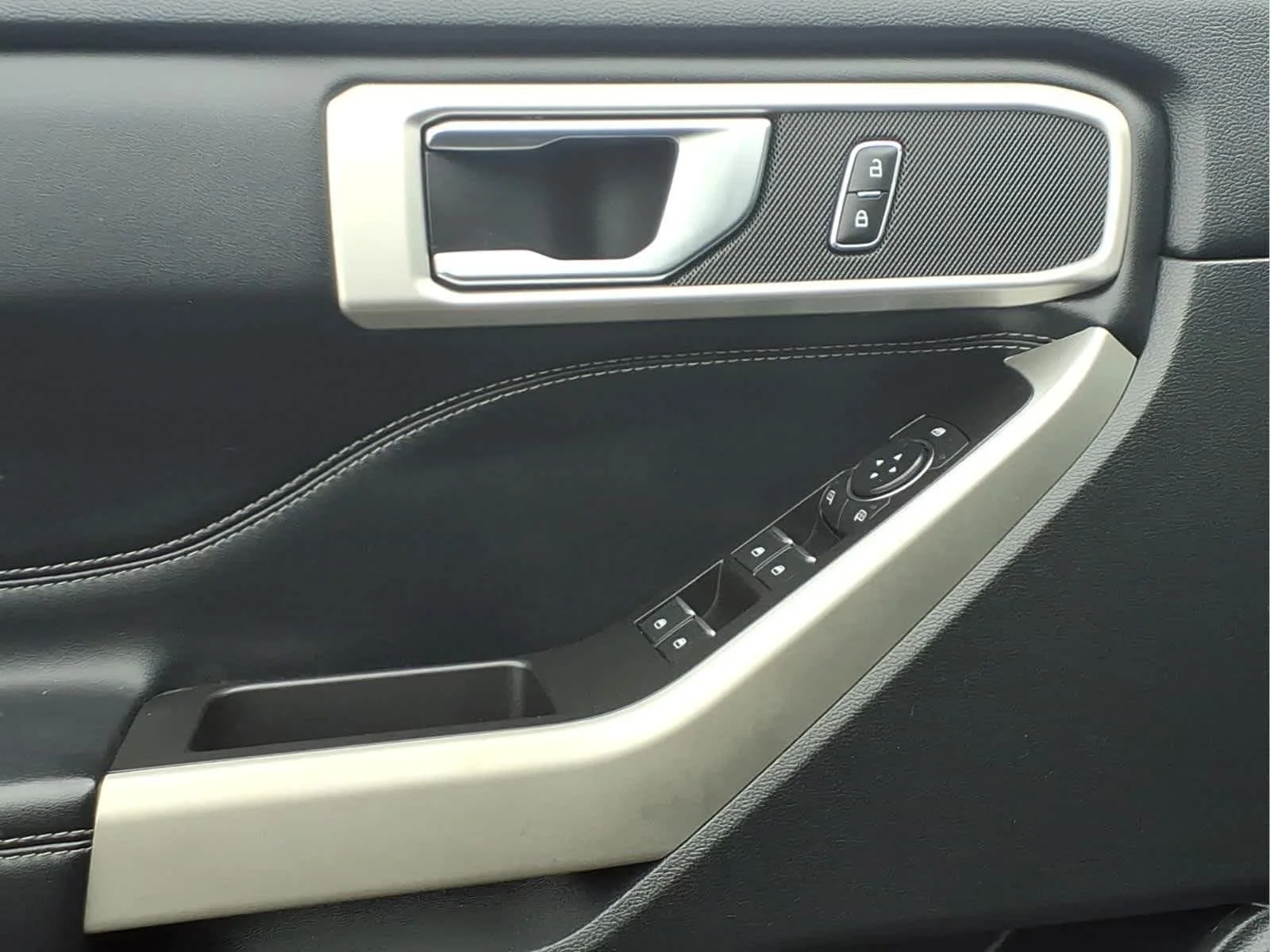 Used 2020 Agate Black Metallic Ford XLT image 15