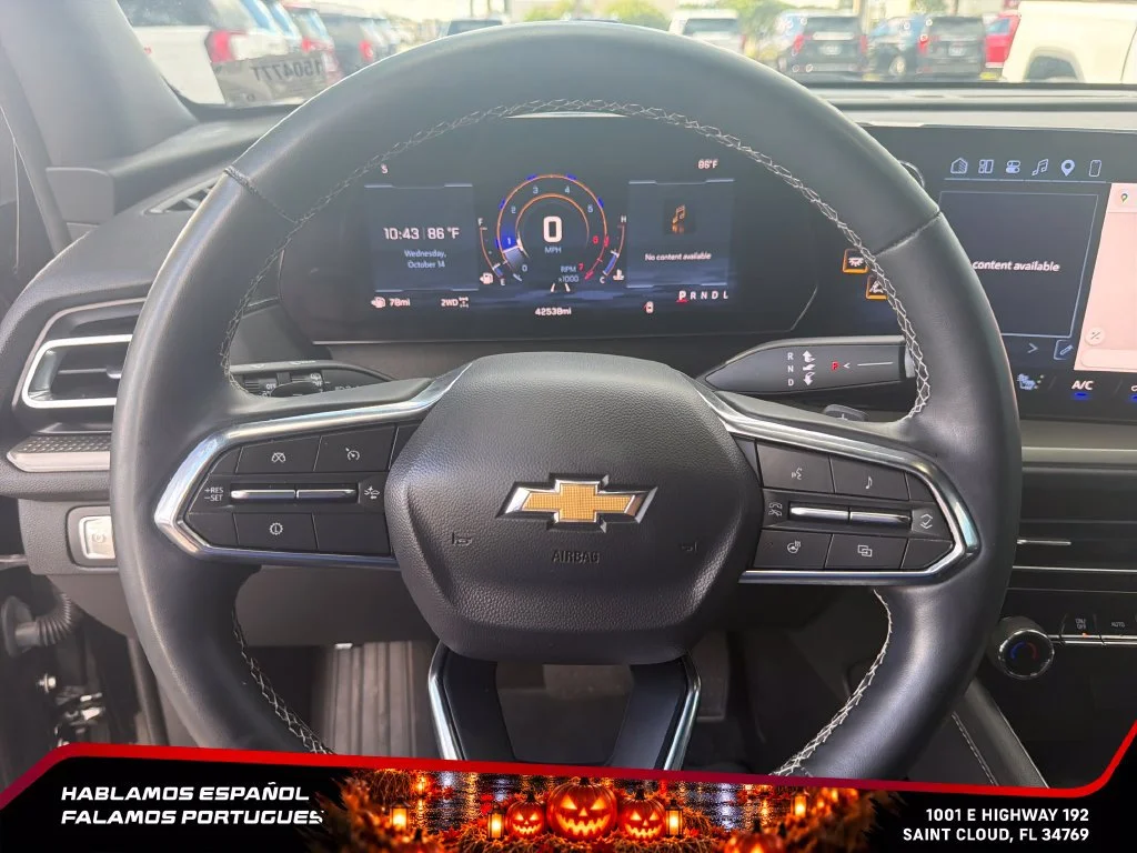Used 2025 Mosaic Black Metallic Chevrolet LT image 16
