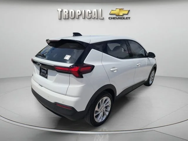 New 2027 Summit White Chevrolet LT image 5