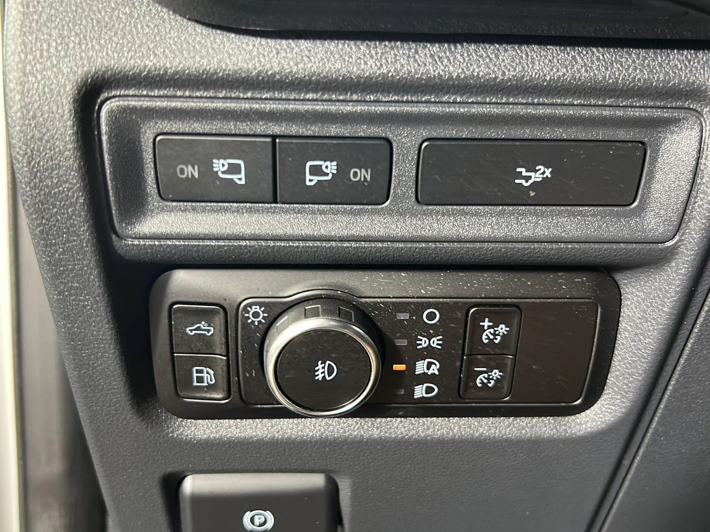 Used 2023 Avalanche Gray Ford XLT image 12