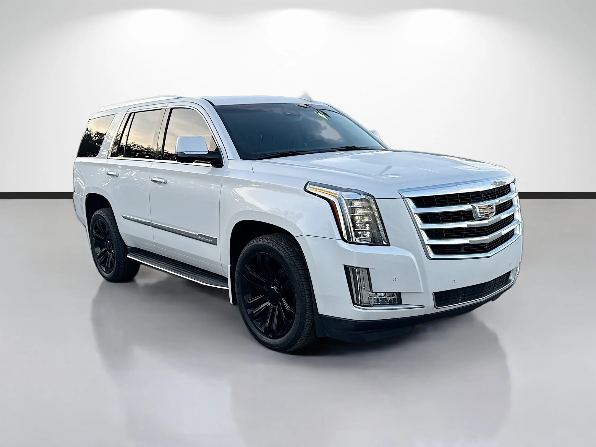 Used 2016 Crystal White Tricoat Cadillac Luxury Collection image 1