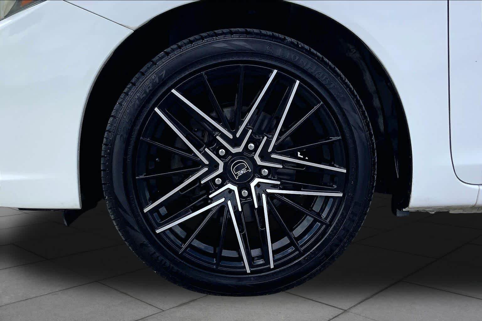 Used 2015 Taffeta White Honda LX image 11