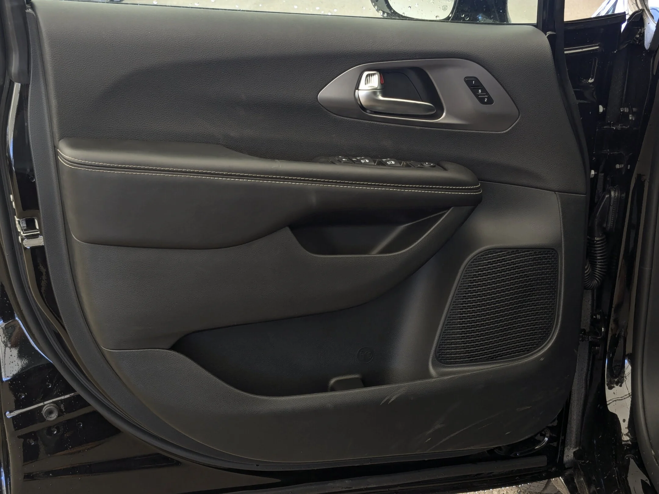 New 2026 Black Chrysler Select - - AWD - Full Sunroof - S Appearance - 360 Camera - Remote Start & More! image 12