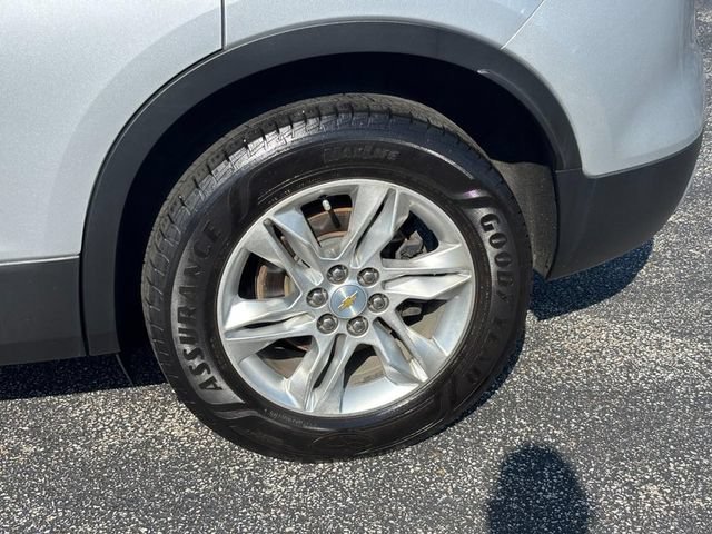 Used 2021 SILVER ICE METALLIC Chevrolet LT image 9
