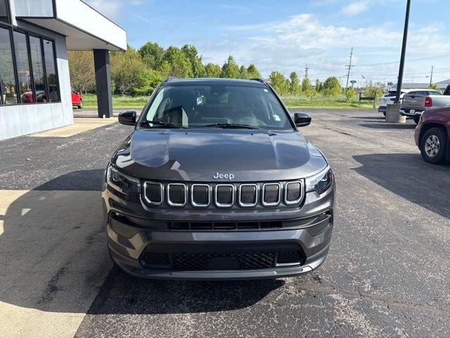 Used 2022 Gray Jeep Latitude Lux image 10