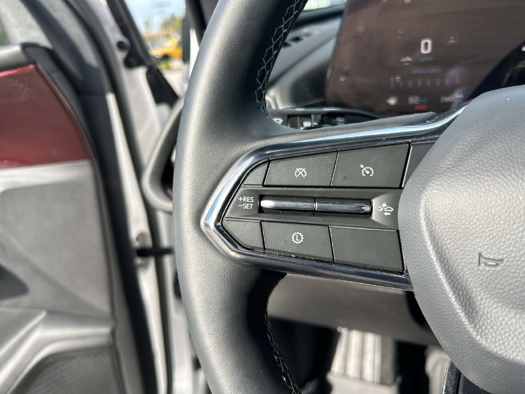 Certified Used 2025 Pearl Chevrolet Z71 image 31