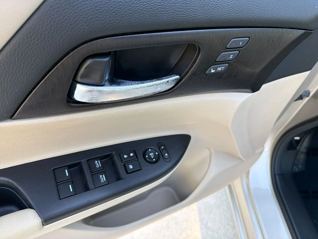 Used 2015 Beige Honda EX-L image 19
