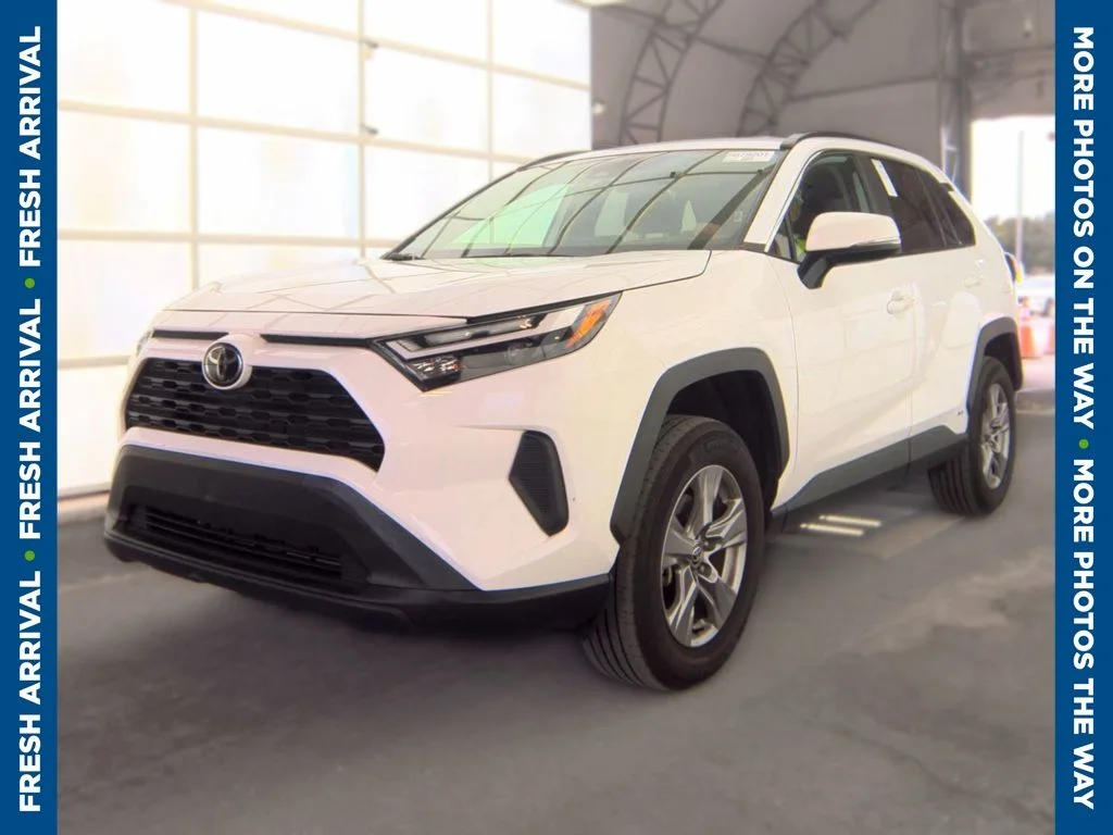 Used 2025 White Toyota XLE image 2