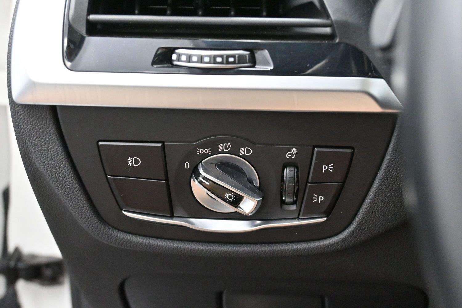 Used 2019 Alpine White BMW sDrive30i image 26
