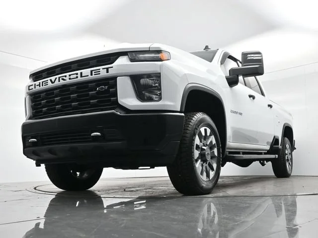 Used 2022 SUMMIT WHITE Chevrolet Custom image 22