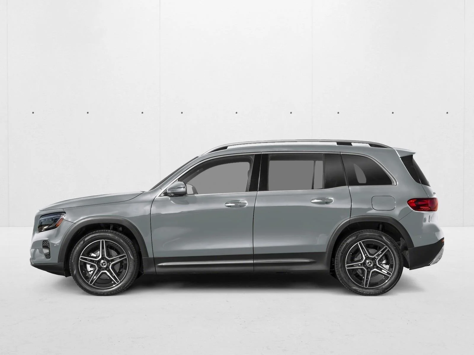 New 2026 Mountain Grey Metallic Mercedes-Benz GLB 250 image 3