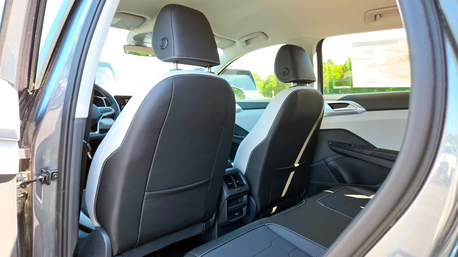 2025 Volkswagen Taos SE - Photo 44