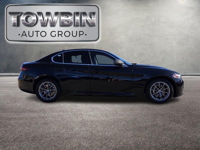 Used 2018 Alfa Black Alfa Romeo AWD image 3
