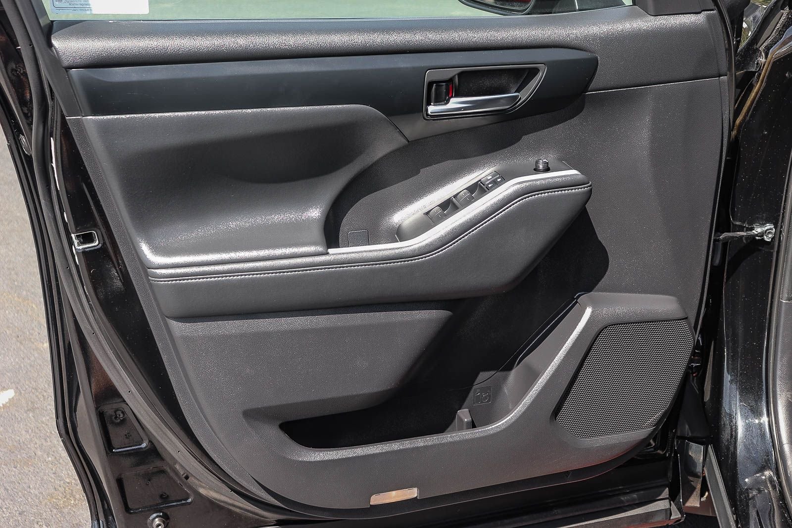Used 2022 Midnight Black Metallic Toyota XLE image 26