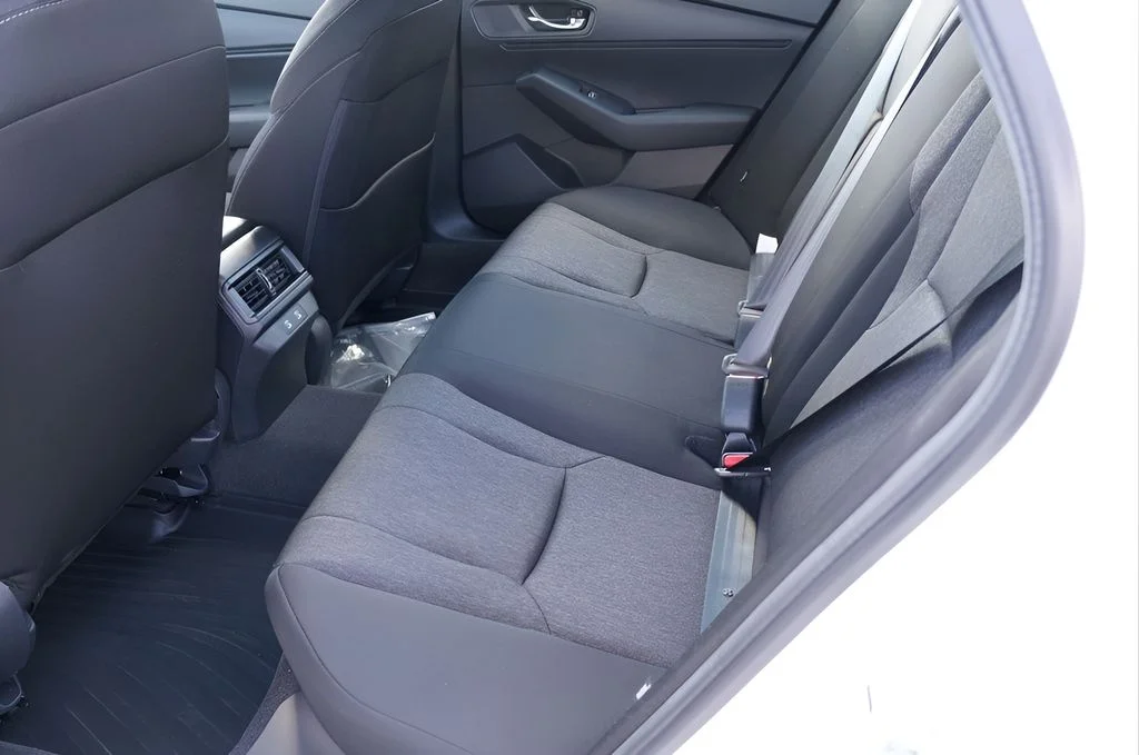 New 2026 Platinum White Pearl Honda SE image 10