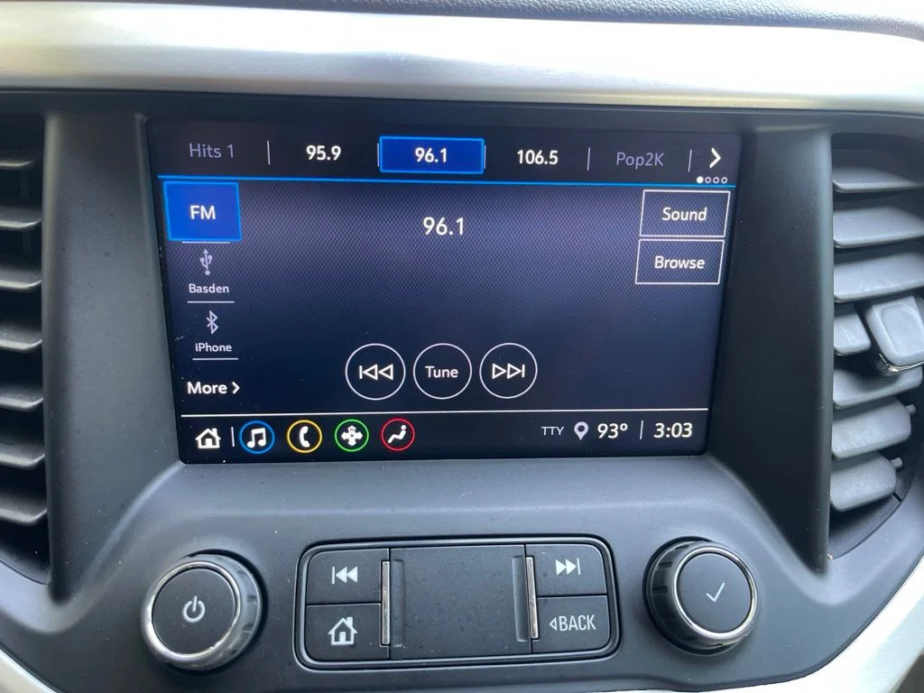 Used 2020 White GMC SLT image 21