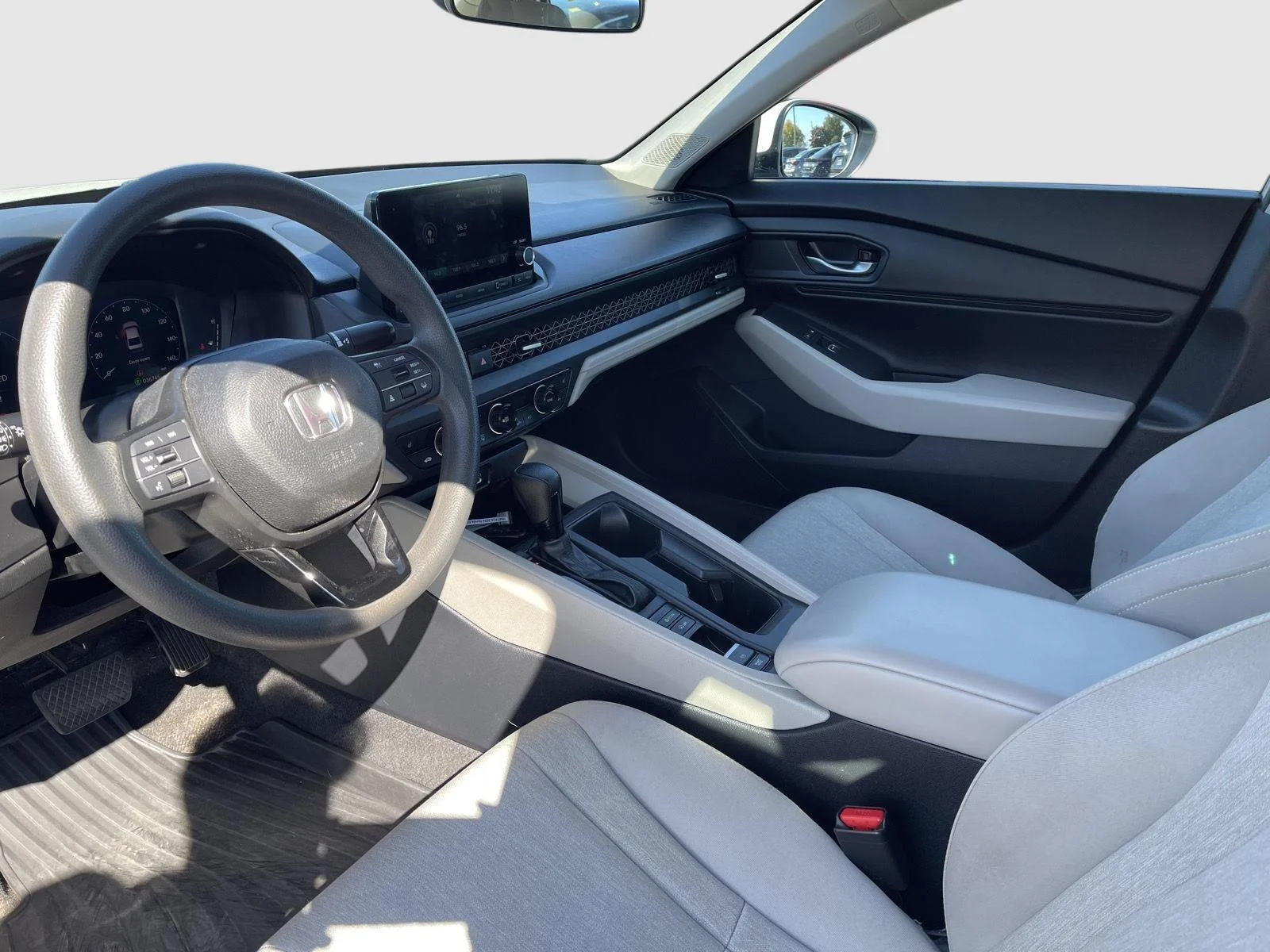 Used 2024 Platinum White Pearl Honda EX image 4