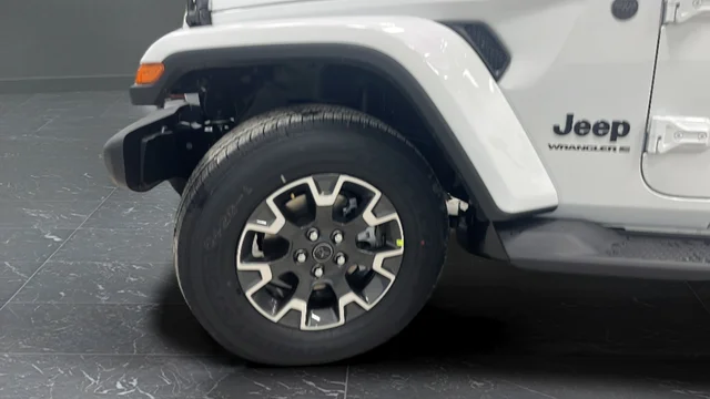 New 2026 Bright White Clear-Coat Exterior Paint Jeep Sahara image 39