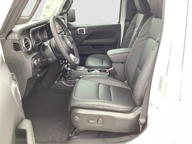 New 2026 Bright White Clearcoat Jeep 4-DOOR SAHARA image 10