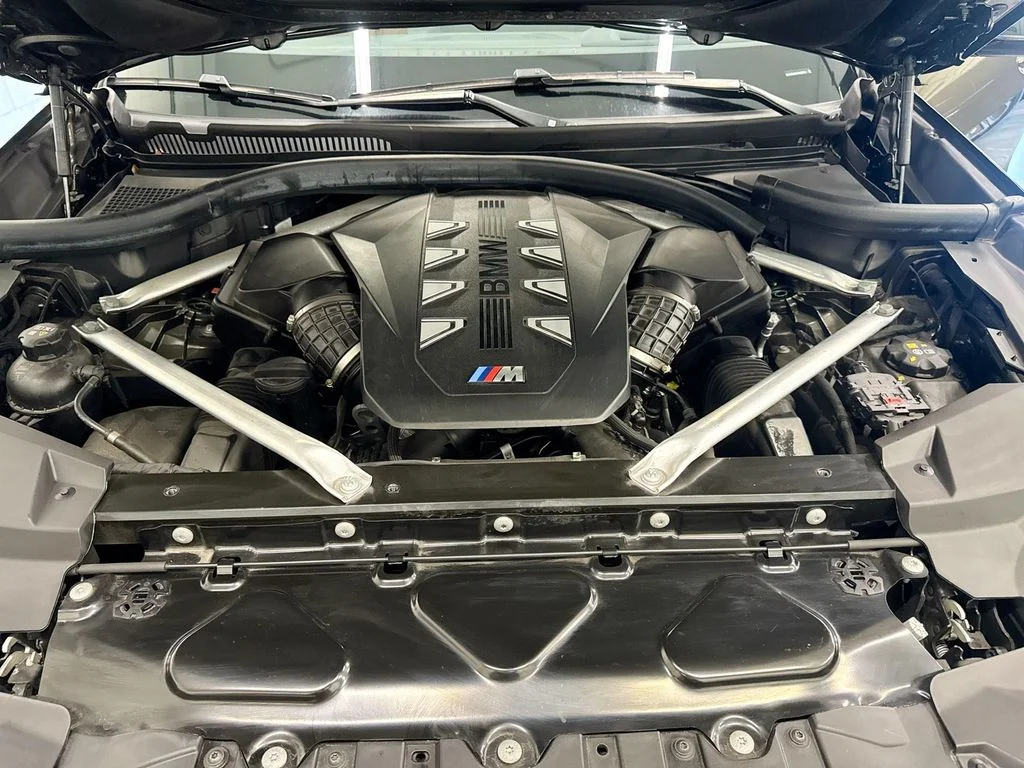 Used 2024 Green BMW M60i image 30