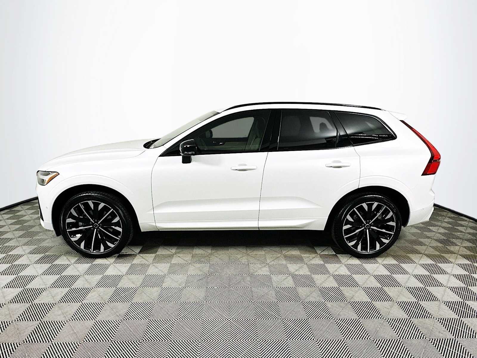New 2026 Crystal White Volvo Ultra image 4
