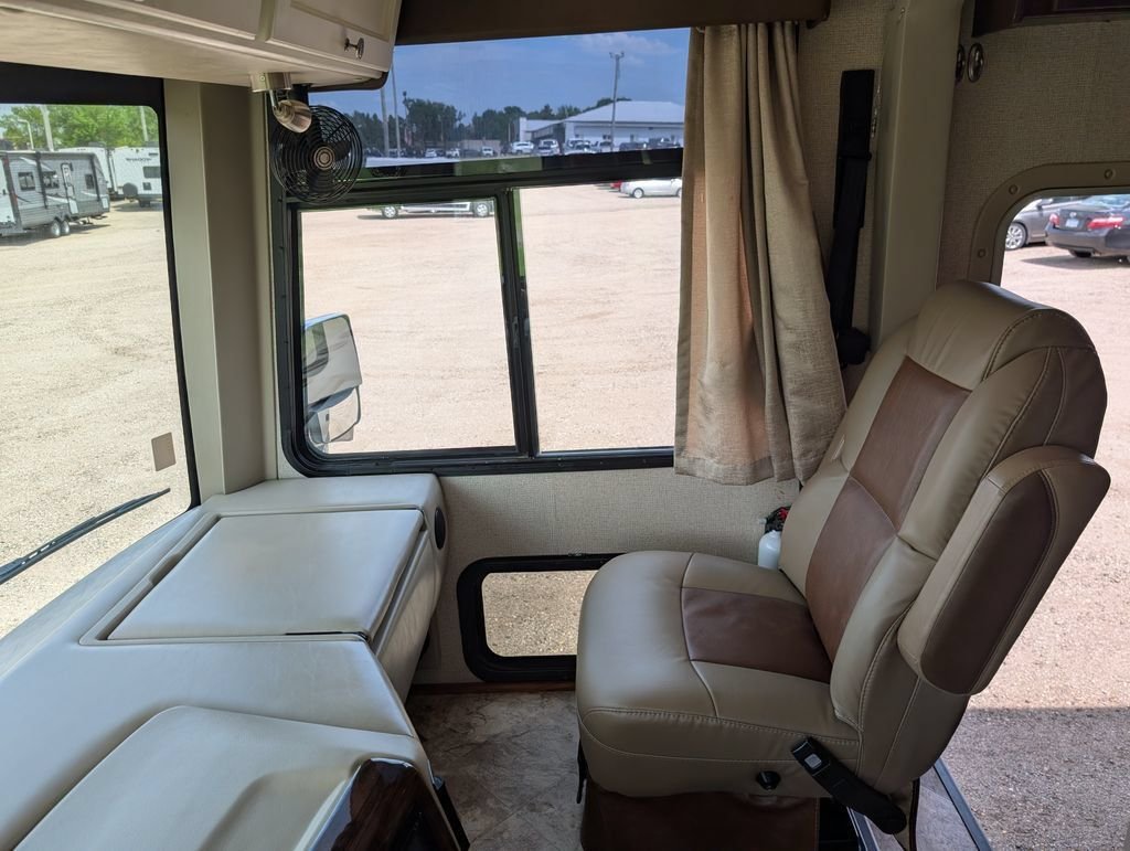 Used 2017 Beige Thor Windsport 29M image 9
