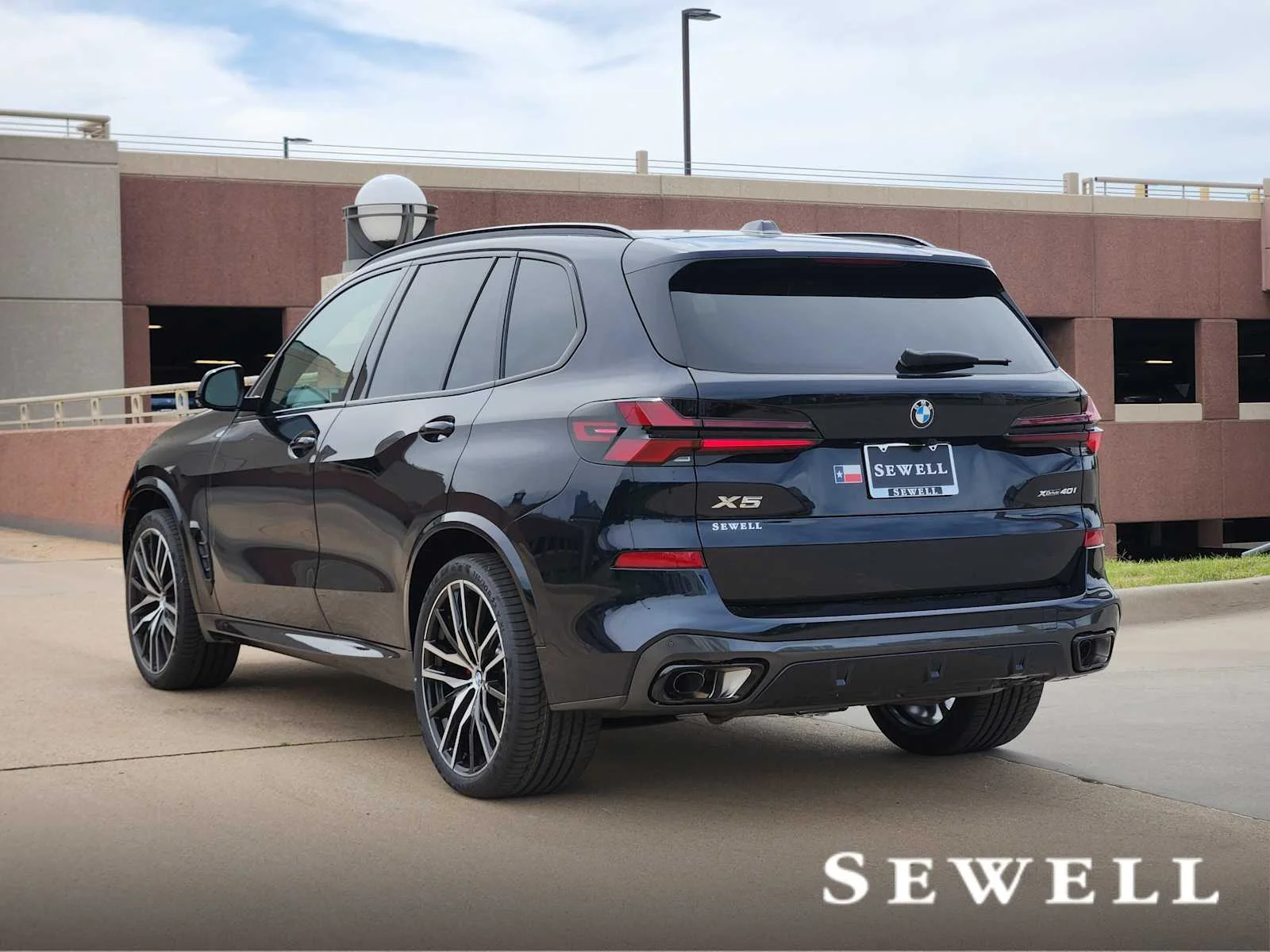 New 2026 Carbon Black Metallic BMW xDrive40i image 3