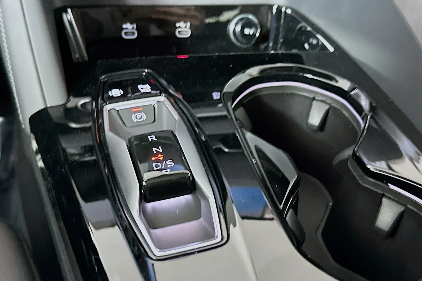 New 2026 Glacier White Metallic Audi Premium image 7